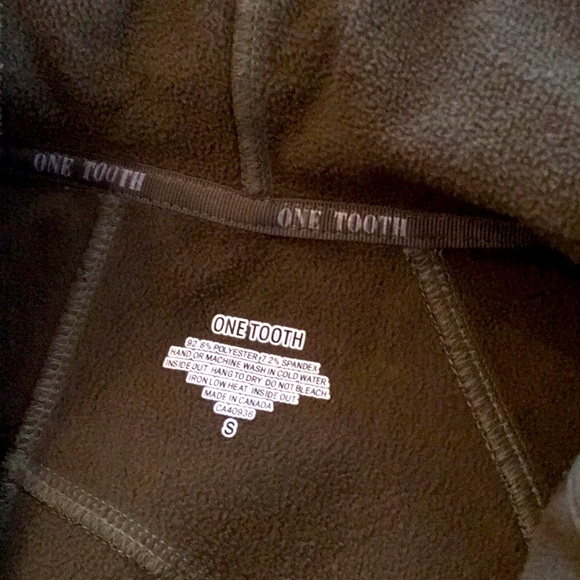 One Tooth Yoga water repellent jacket - Picture 2 of 5